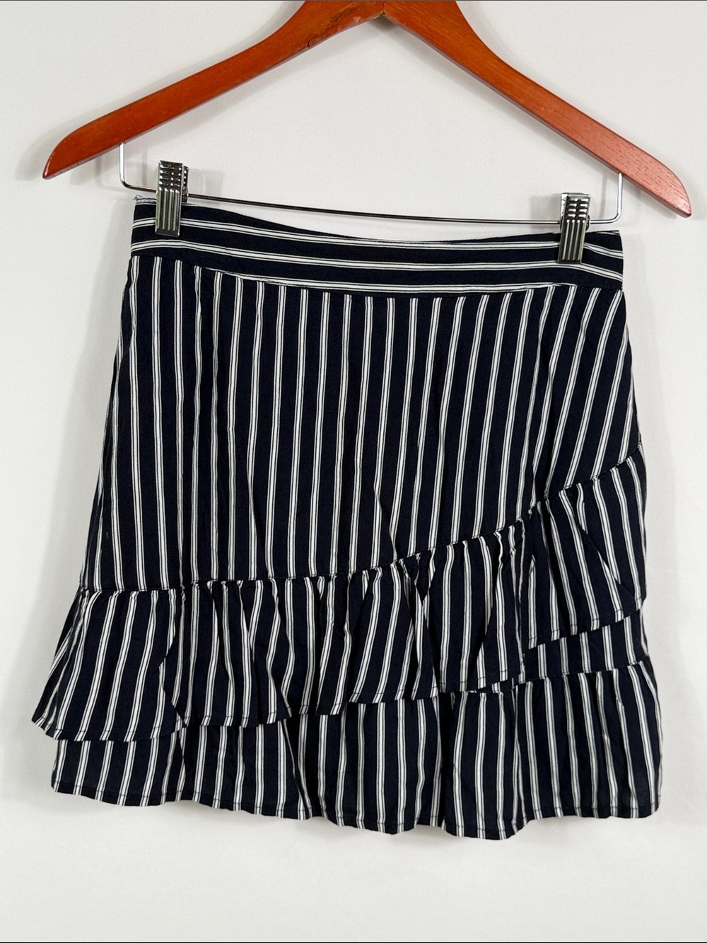 abercrombie kids Navy & White Striped Ruffle Skirt Size 13/14.‎ 100% Viscose